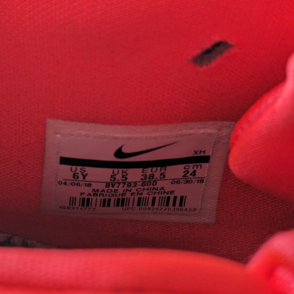 Nike Kyrie 4 Lucky Charms - Picture 6 of 9